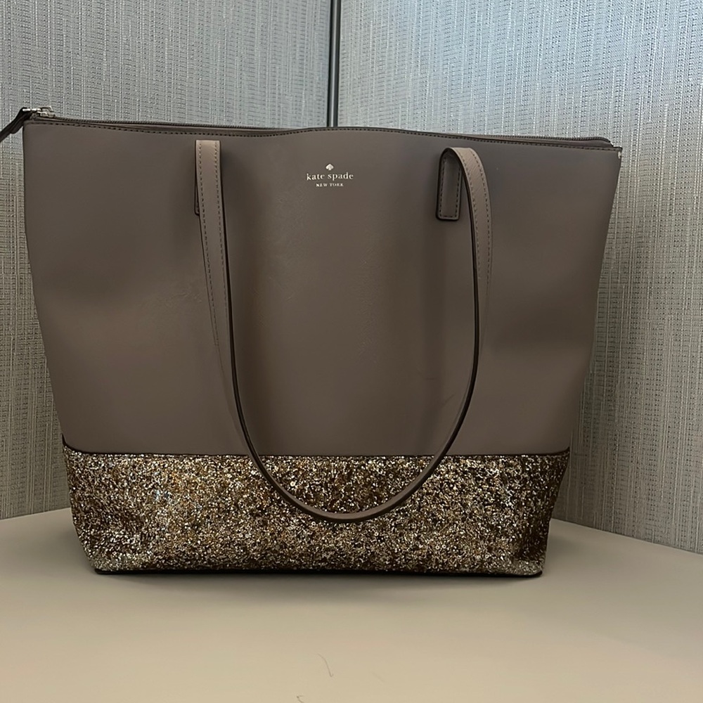 Kate spade purse in great condition only used a couple times .